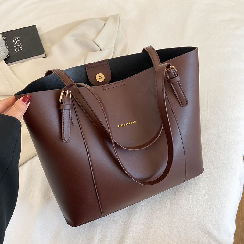 Simple and Elegant Commuter Bags thumbnail