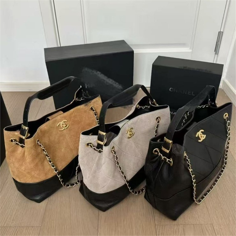 Chanel-style suede shoulder bag thumbnail