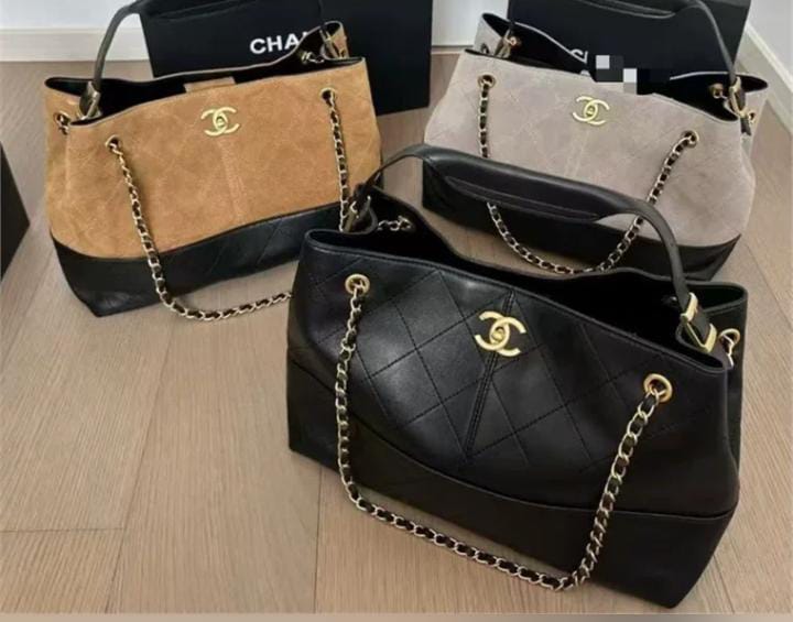 Chanel-style suede shoulder bag thumbnail