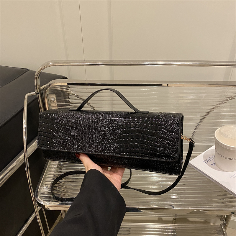 Distinctive Crocodile Underarm Bag Women's thumbnail