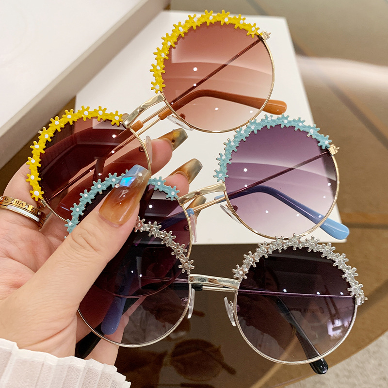 Cross-mirror Trendy Sunshade Glasses thumbnail