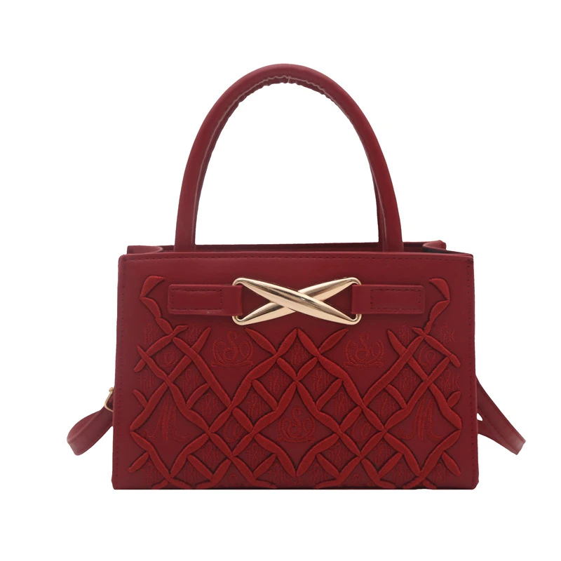 Fashionable and luxurious women's handbag thumbnail