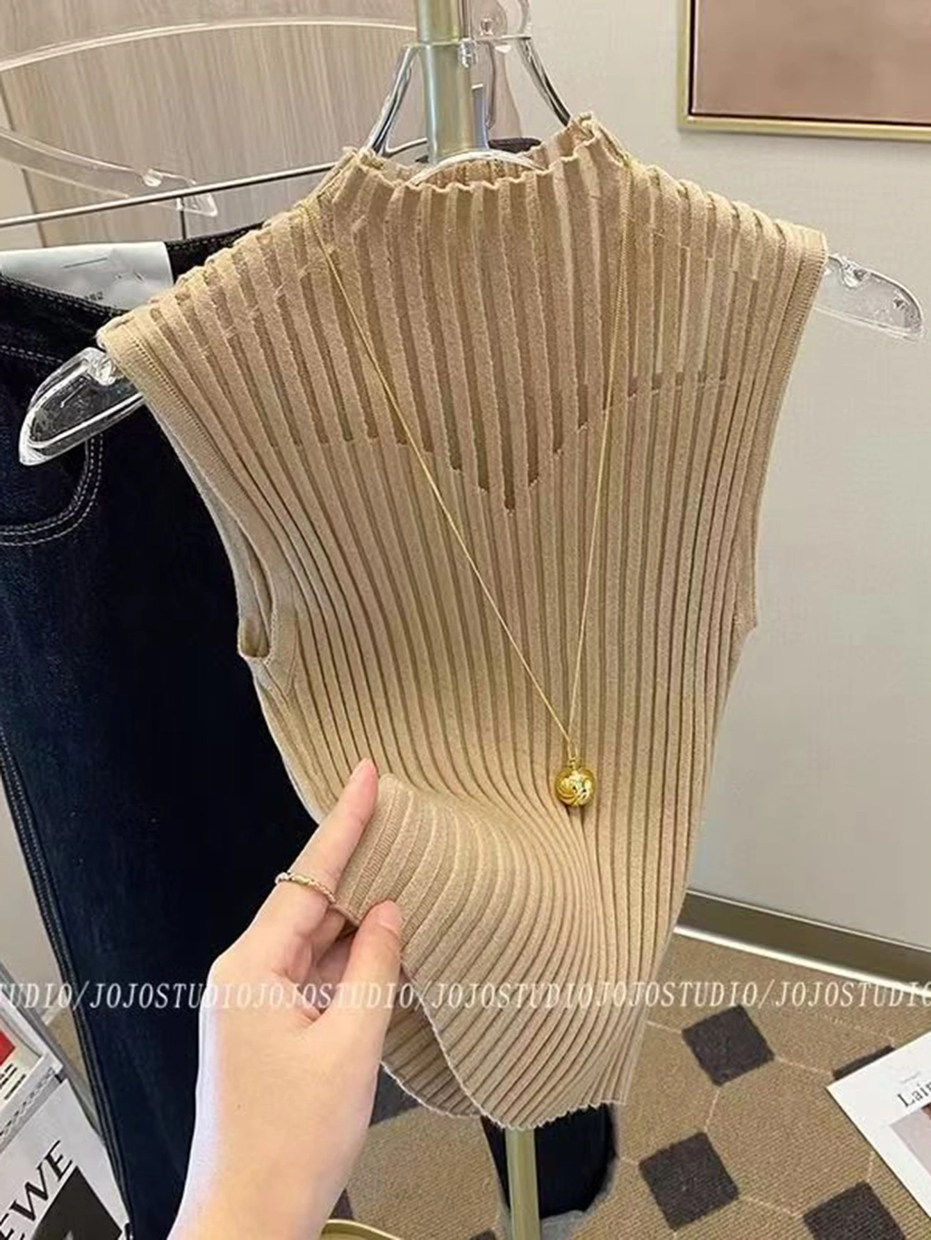 New sleeveless knit top for women thumbnail