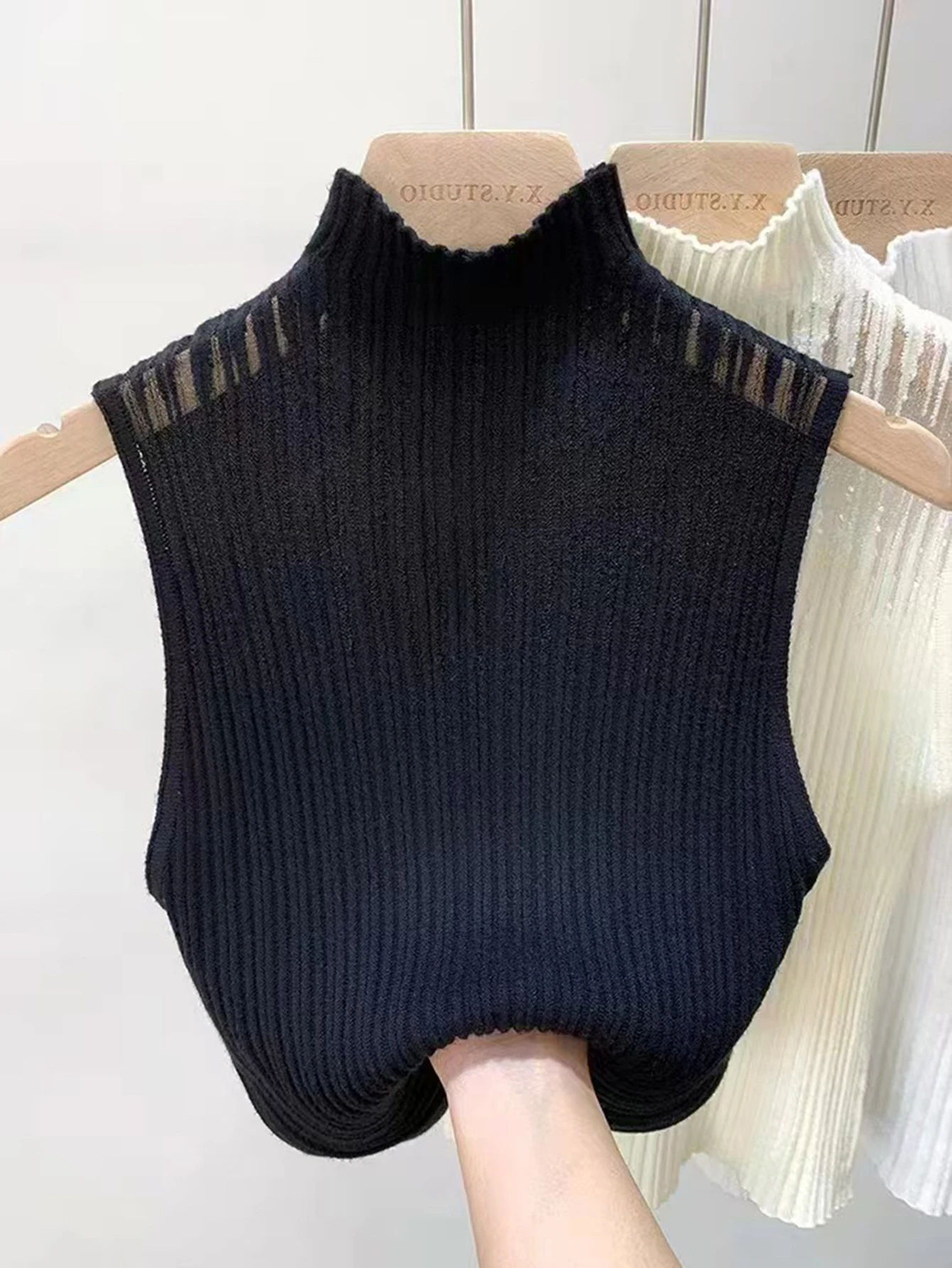 New sleeveless knit top for women thumbnail