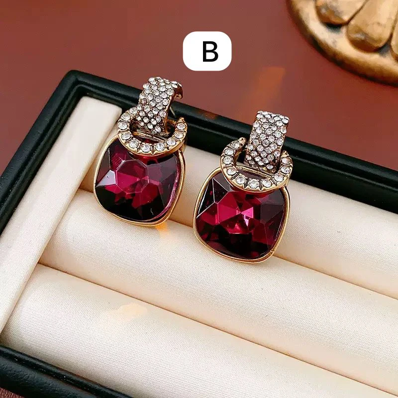 fashionable, exquisite and elegant earrings thumbnail