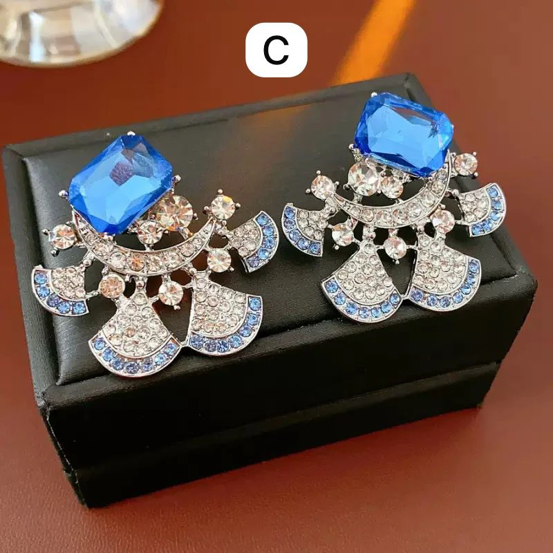fashionable, exquisite and elegant earrings thumbnail