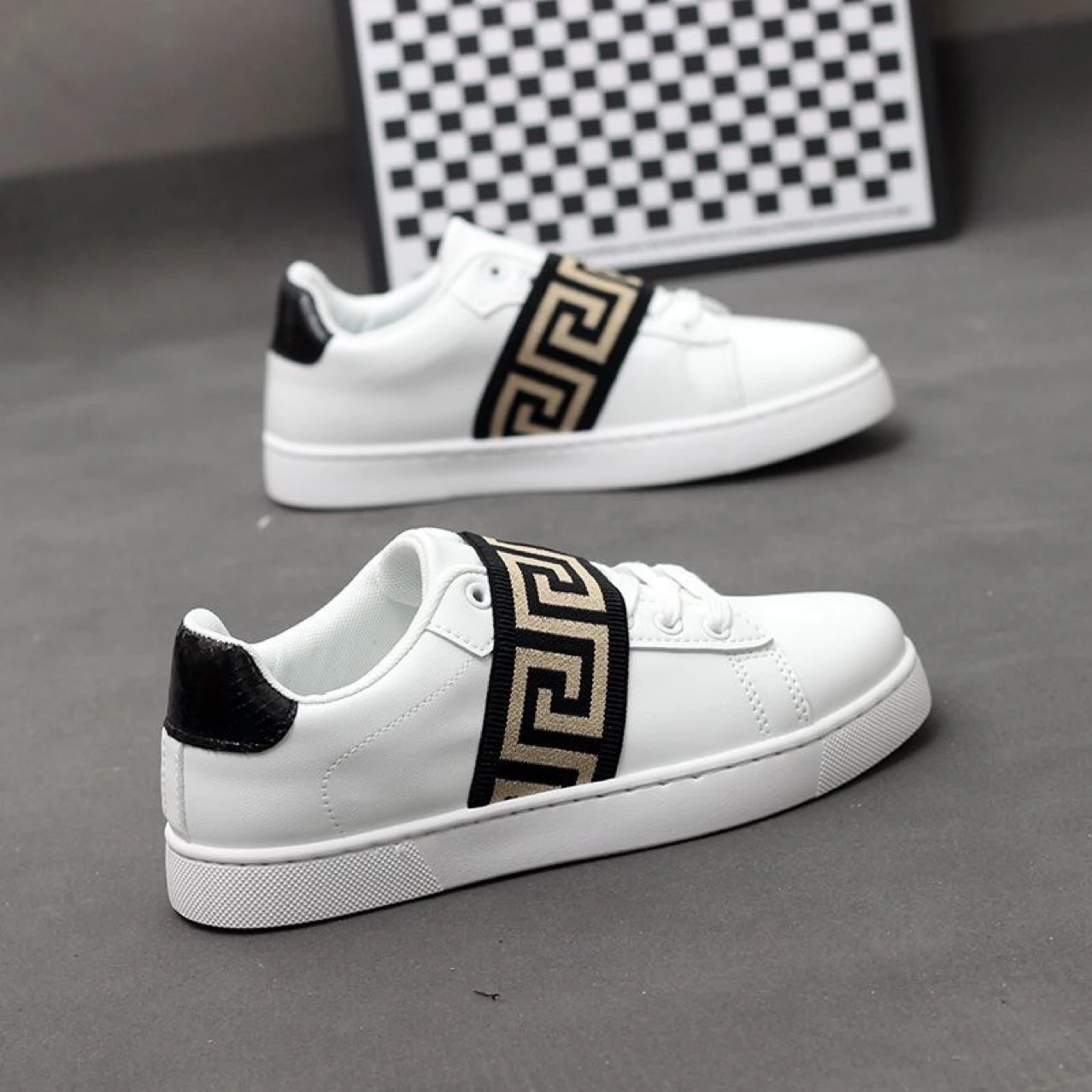 Men's trendy, versatile, breathable sneakers thumbnail
