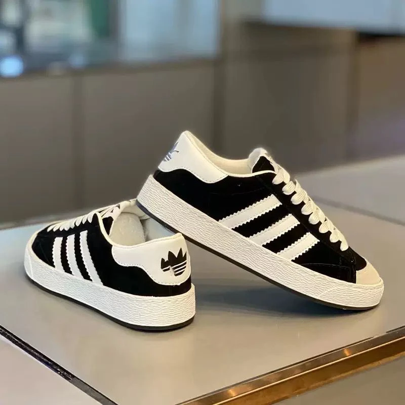 Black and White Breathable Color Matching Sneakers