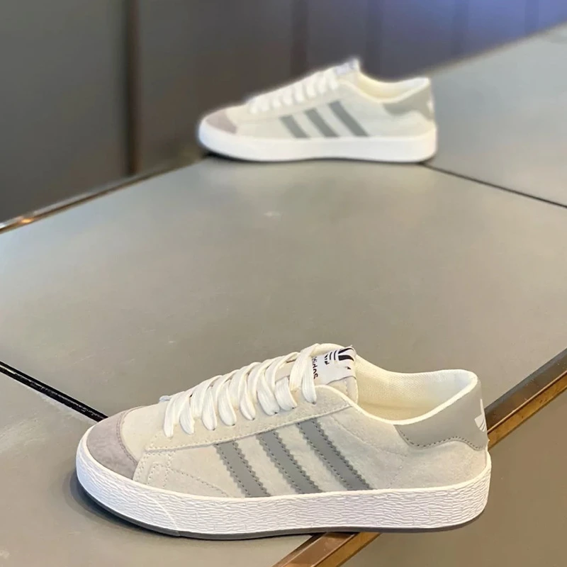 Black and White Breathable Color Matching Sneakers thumbnail