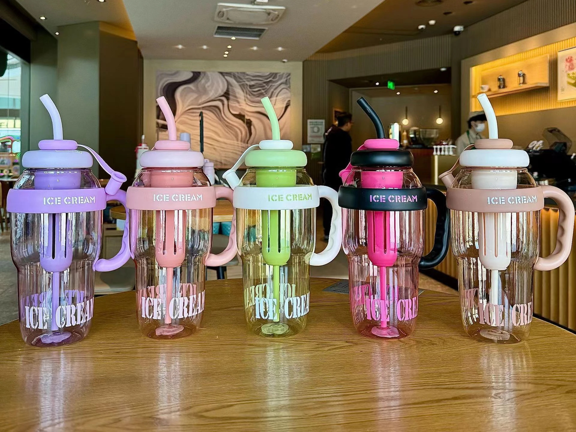 Large capacity, stylish, giant water bottle thumbnail