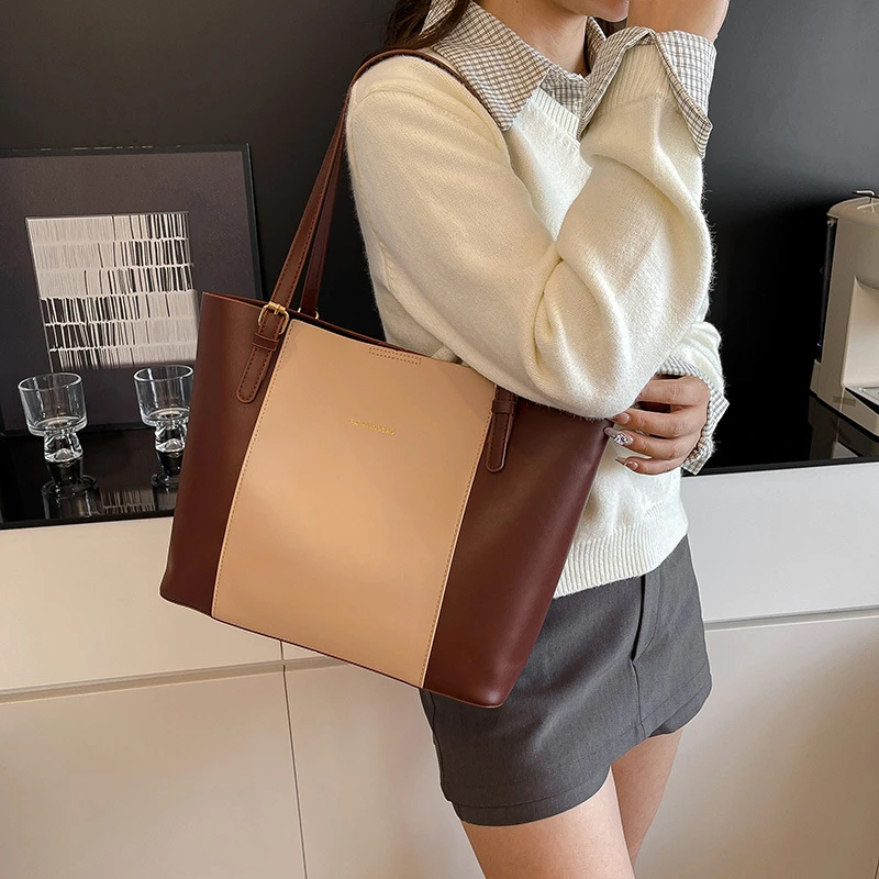 Simple and Elegant Commuter Bags thumbnail