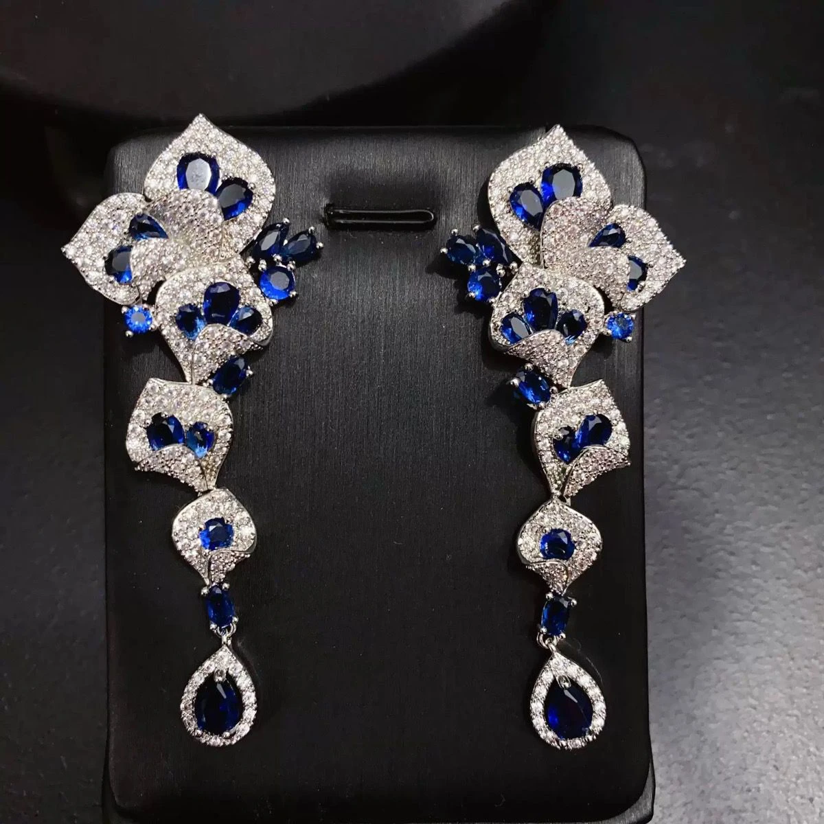 Sophisticated Earrings with a Luxurious Feel, thumbnail