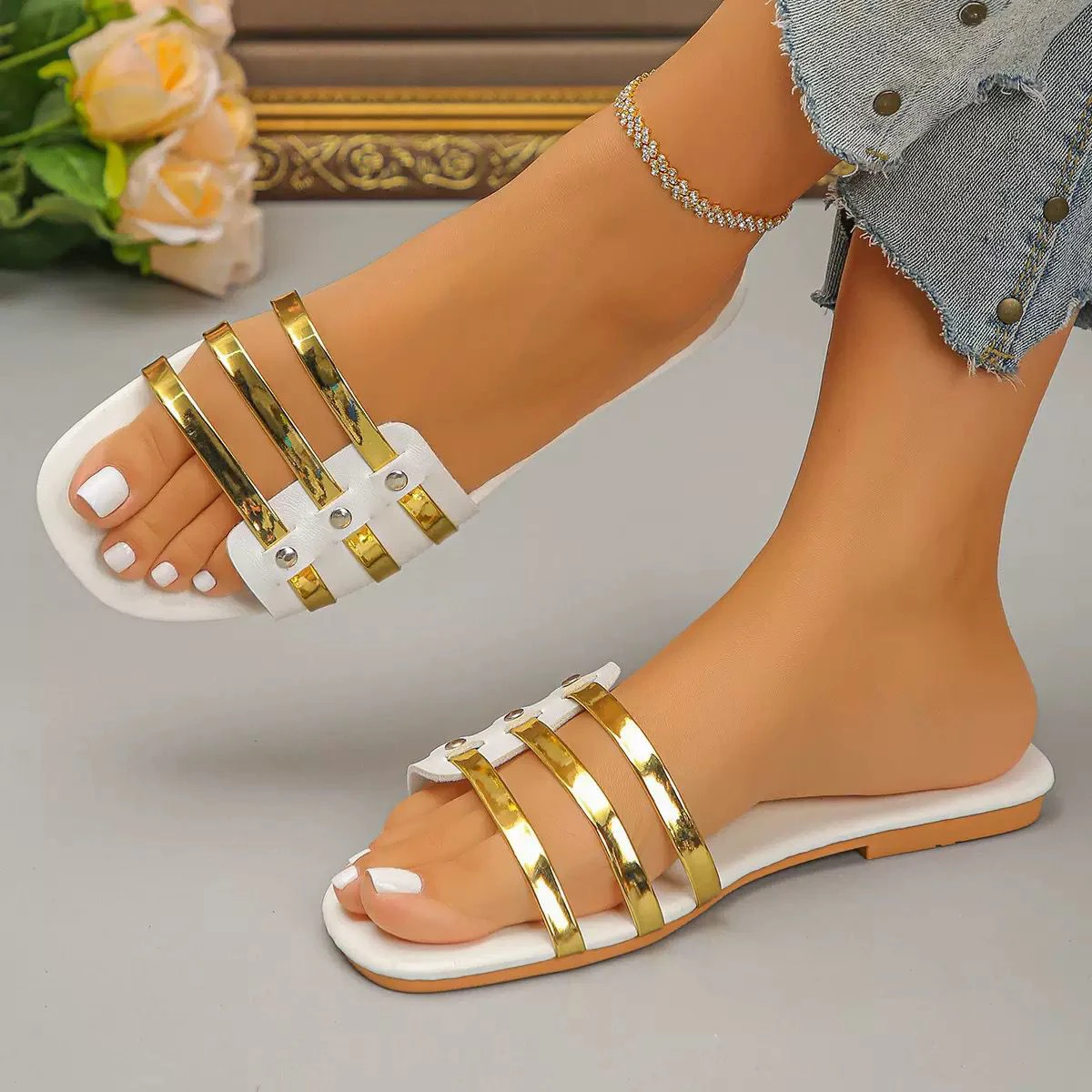 Plus-size flat slip-on sandals for women