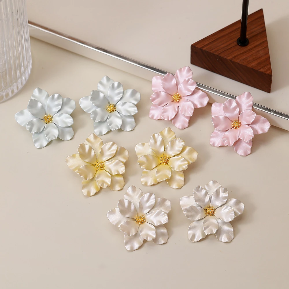 Chanel-inspired, subtly luxurious camellia-patterned earrings thumbnail