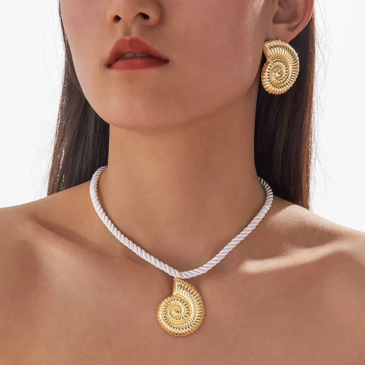 personalized beach vacation style conch necklace