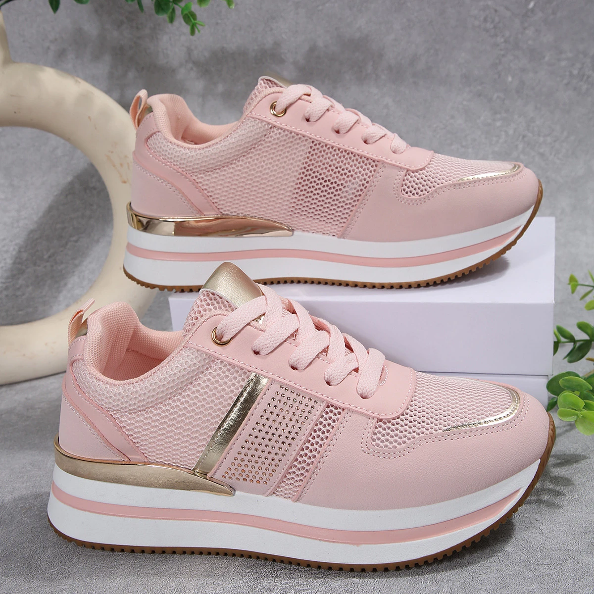 Spliced Thick-Soled Sports Shoes for Women thumbnail