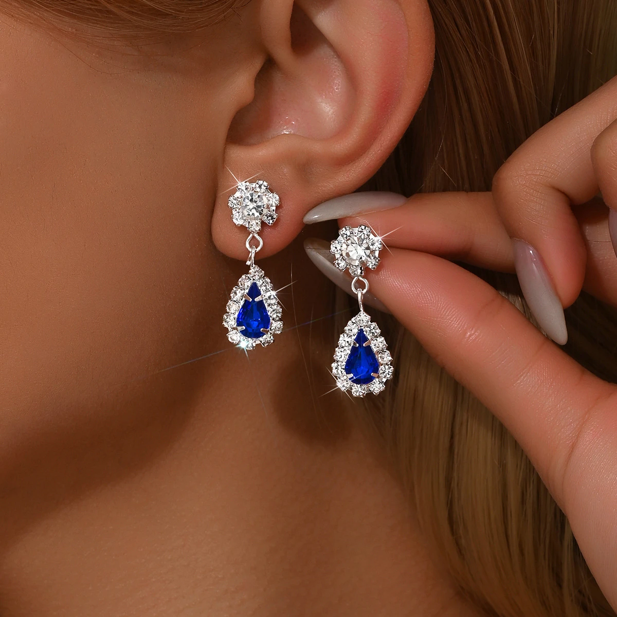 High-end Sense Face Shown Small Earrings