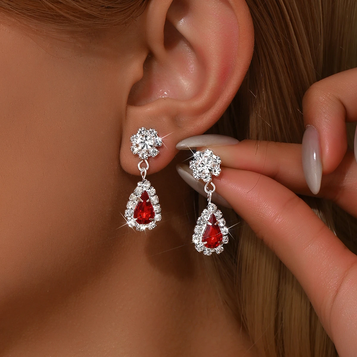 High-end Sense Face Shown Small Earrings thumbnail