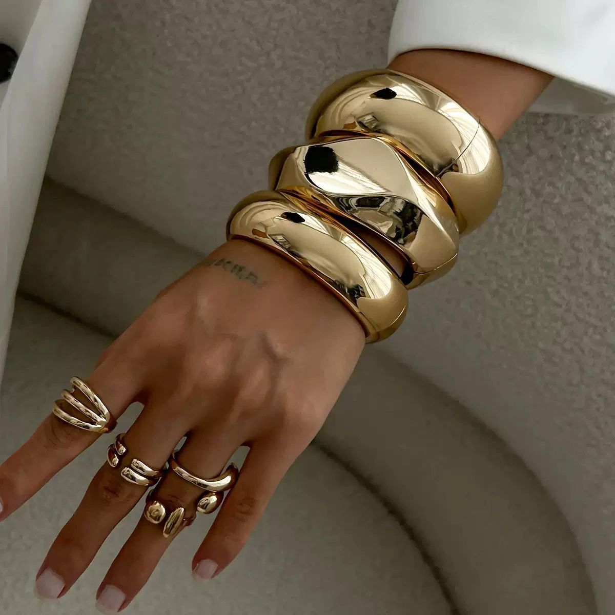  Metal Facet Bracelet