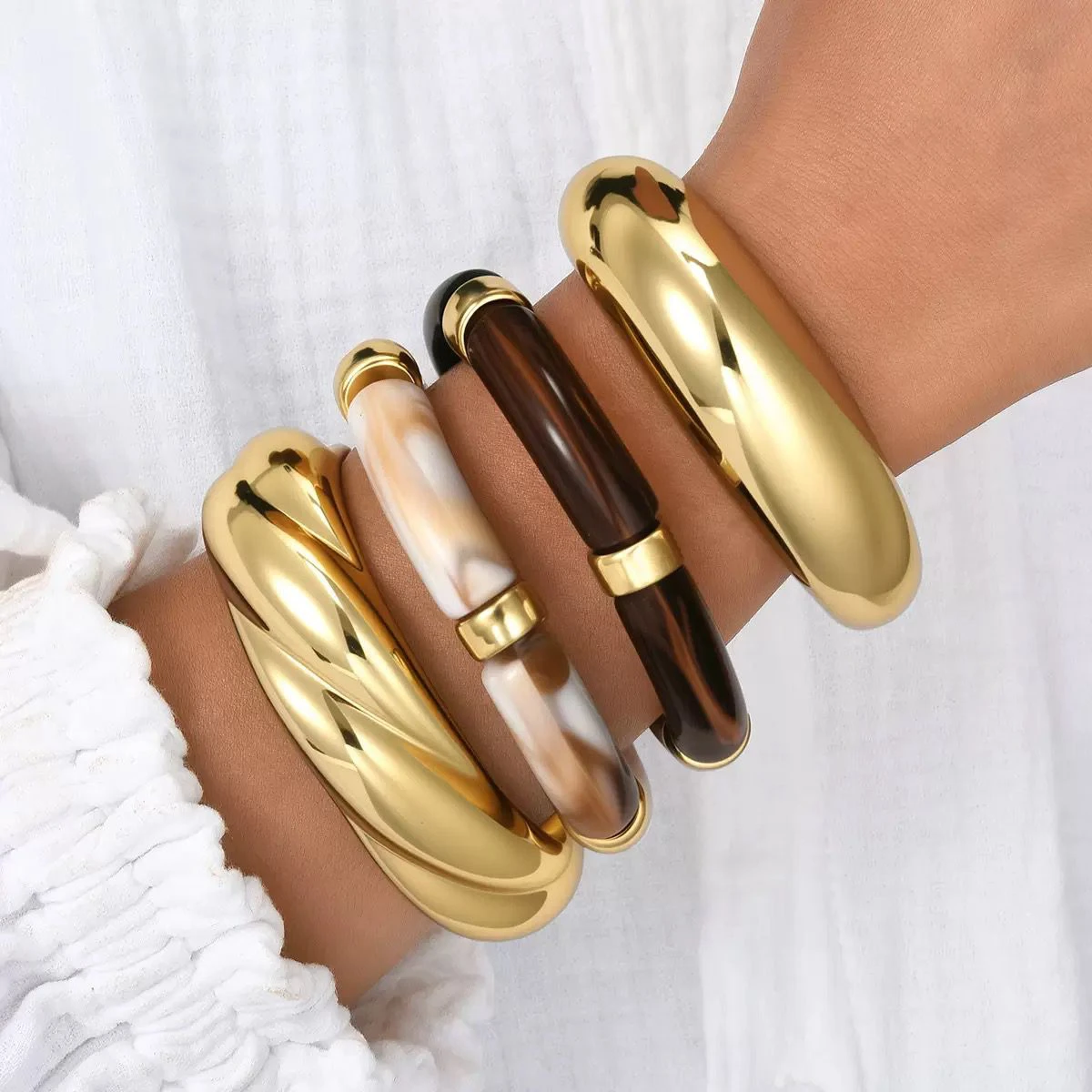 A set of Mirror-Surface Wide-Brimmed Bracelet