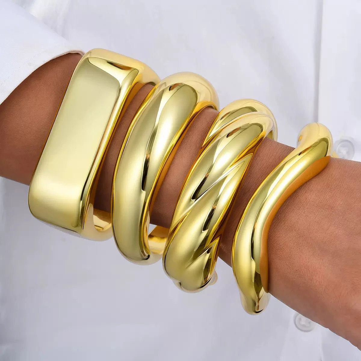 A set of  Wide-Brimmed Bracelet