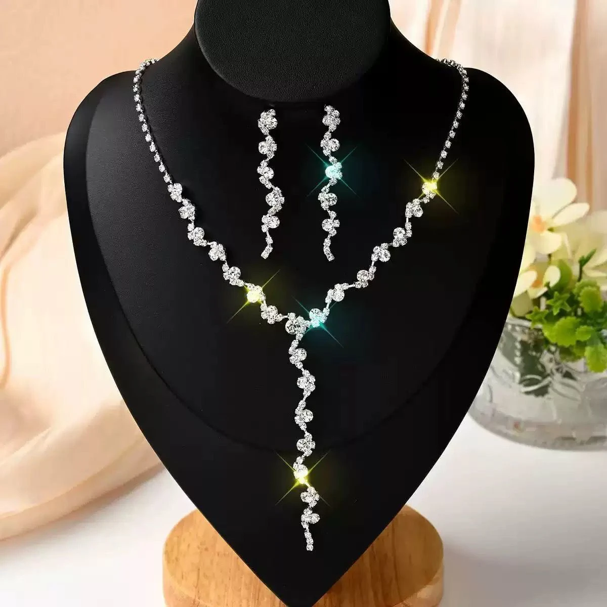 Necklaces and Bridal Jewelry Sets thumbnail