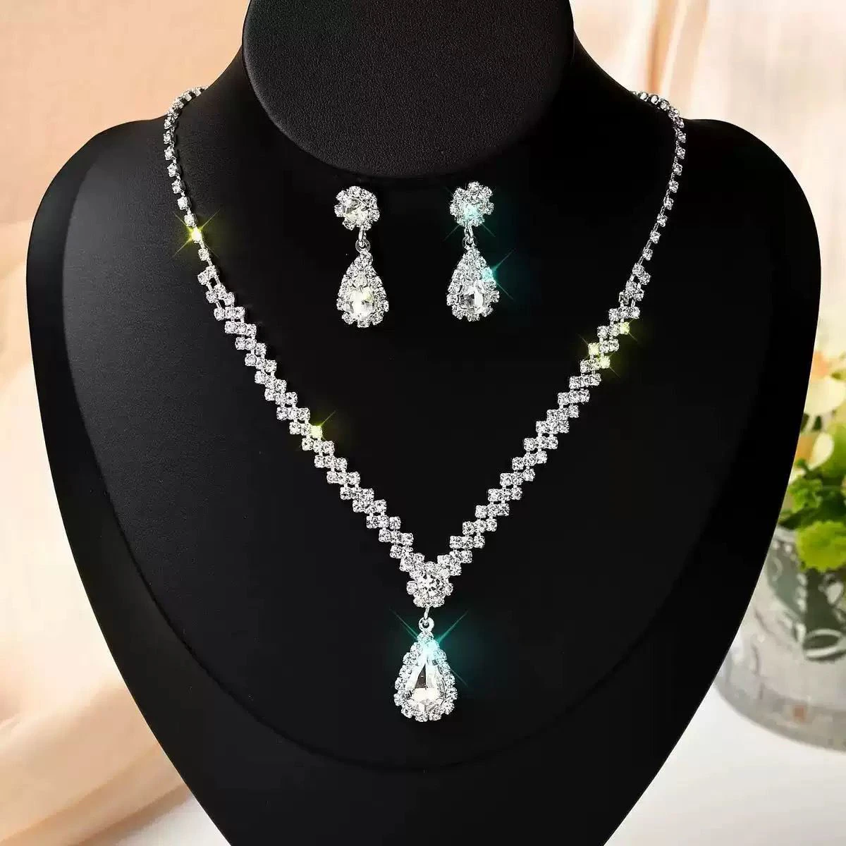Necklaces and Bridal Jewelry Sets thumbnail