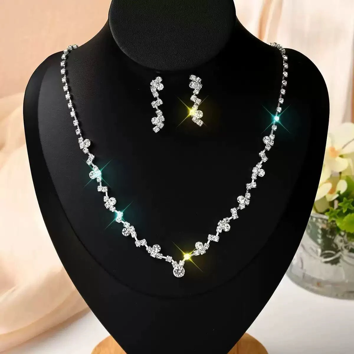 Necklaces and Bridal Jewelry Sets thumbnail