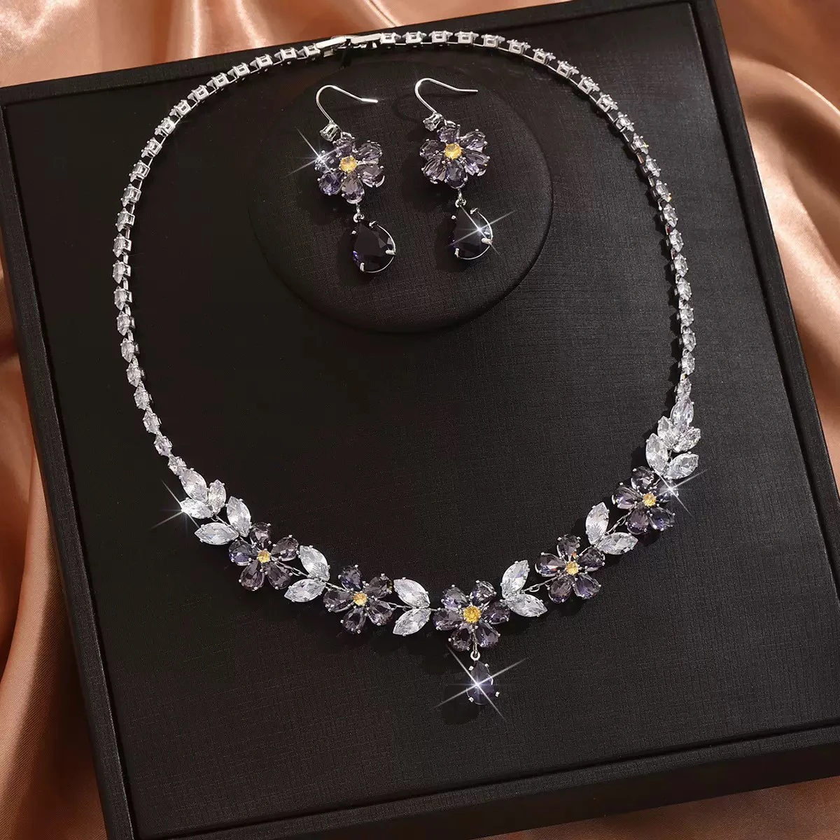 Set of zirconic jewelry