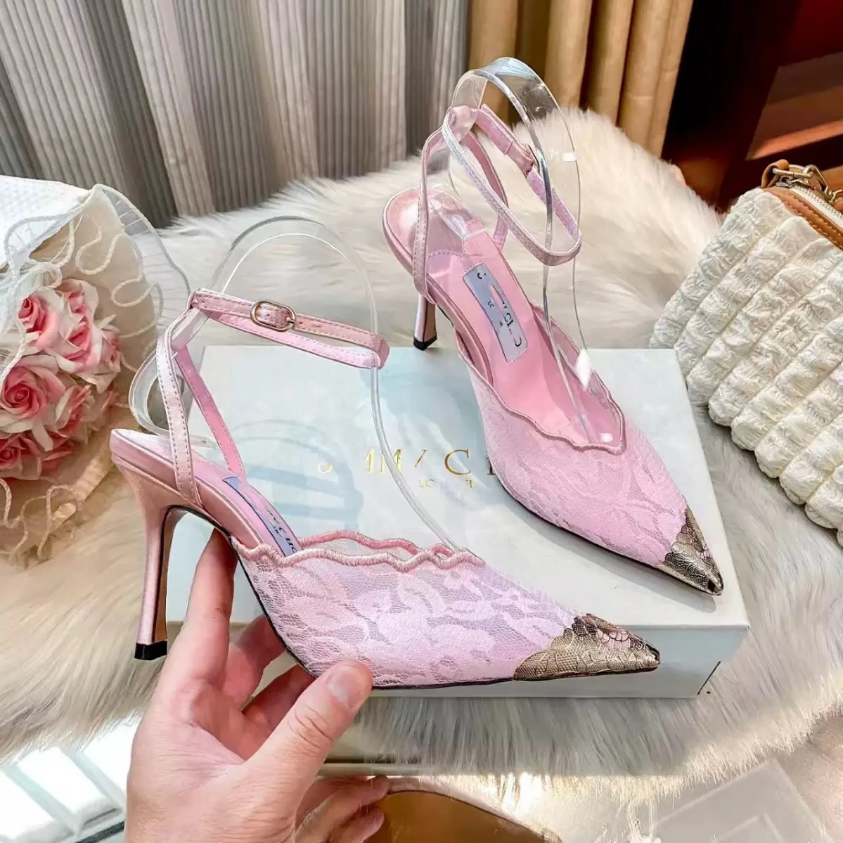 Half covered toe heels