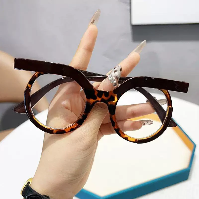 Women's Fashionable Glasses thumbnail