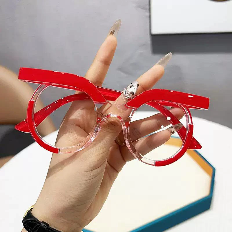 Women's Fashionable Glasses thumbnail