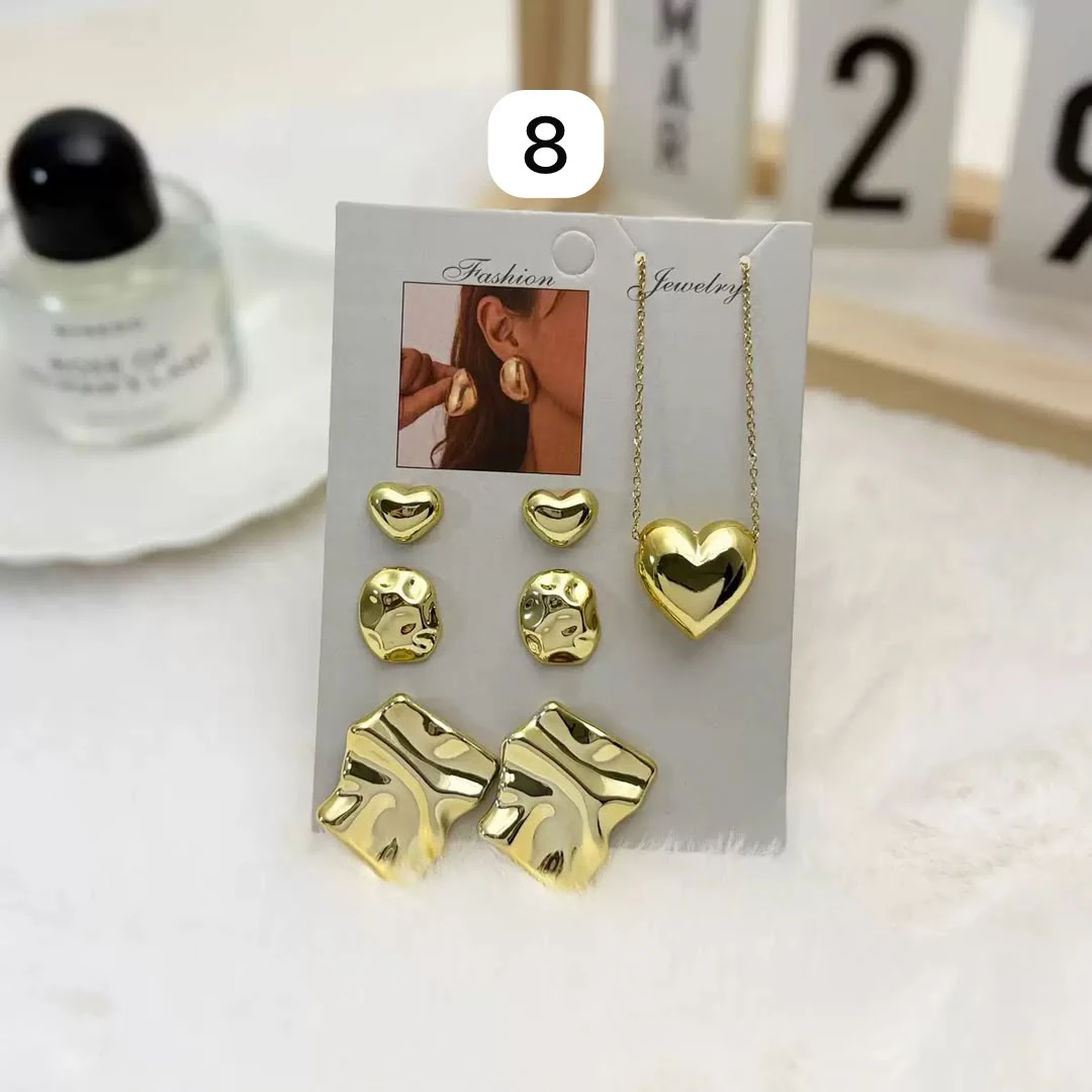 UNIQUE Gold branded star-shaped jewelry set thumbnail