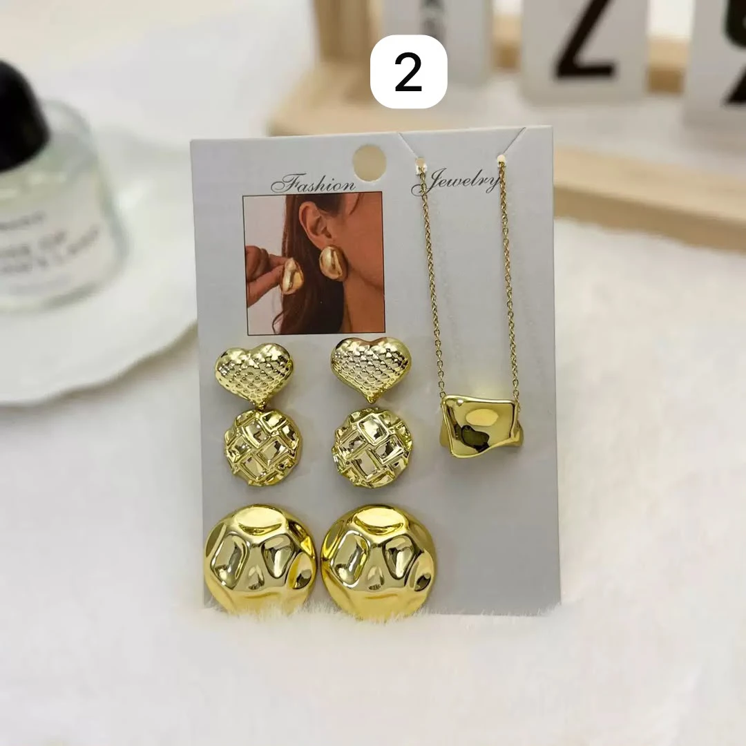 UNIQUE Gold branded star-shaped jewelry set thumbnail