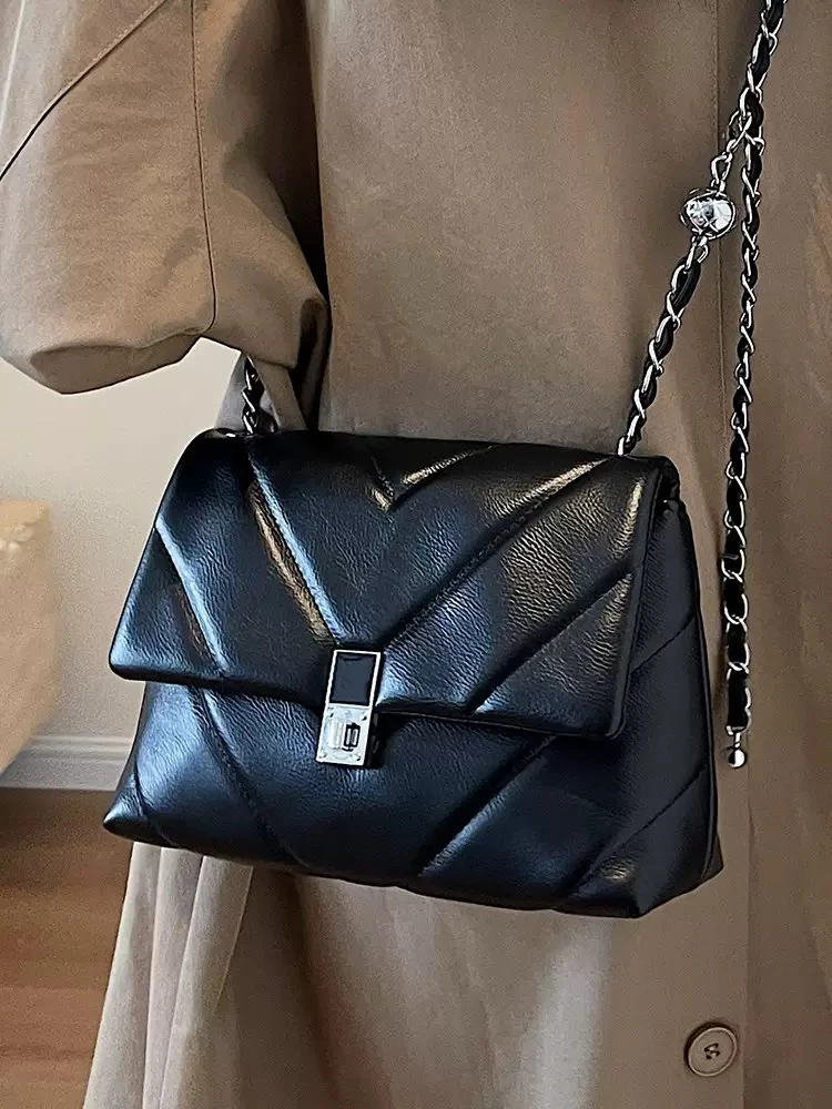 Chain Women Bag thumbnail