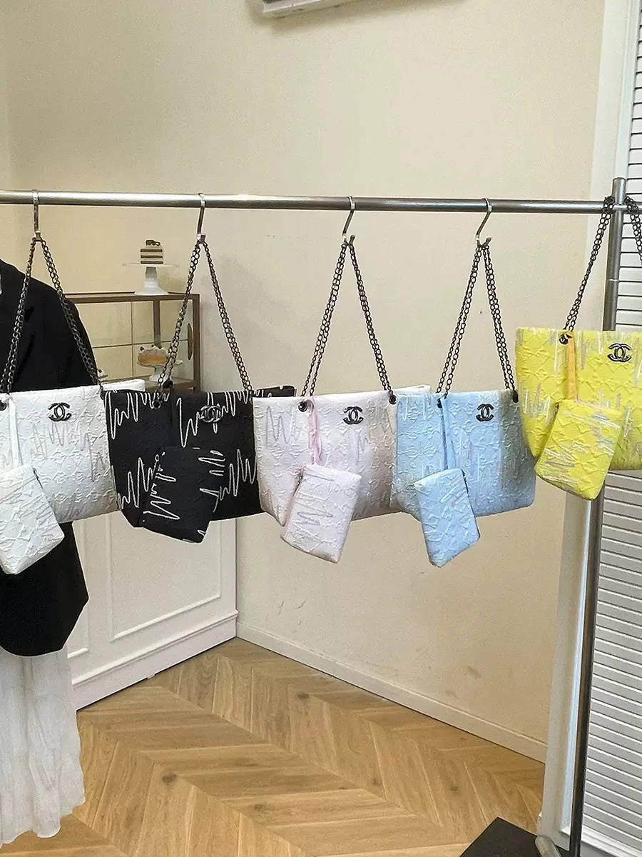 Women bag tote concept thumbnail