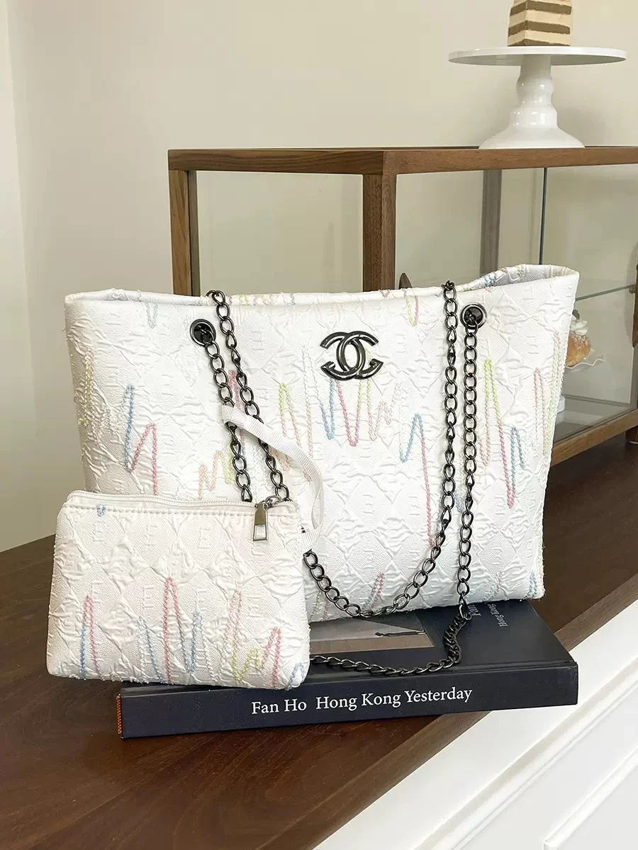 Women bag tote concept thumbnail