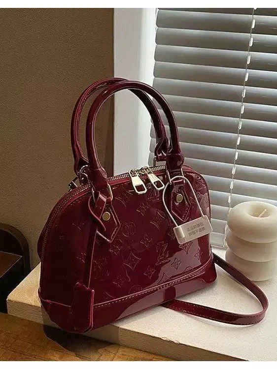Ladies hand bag thumbnail