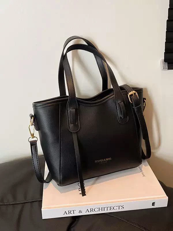 Large capacity bucket bag