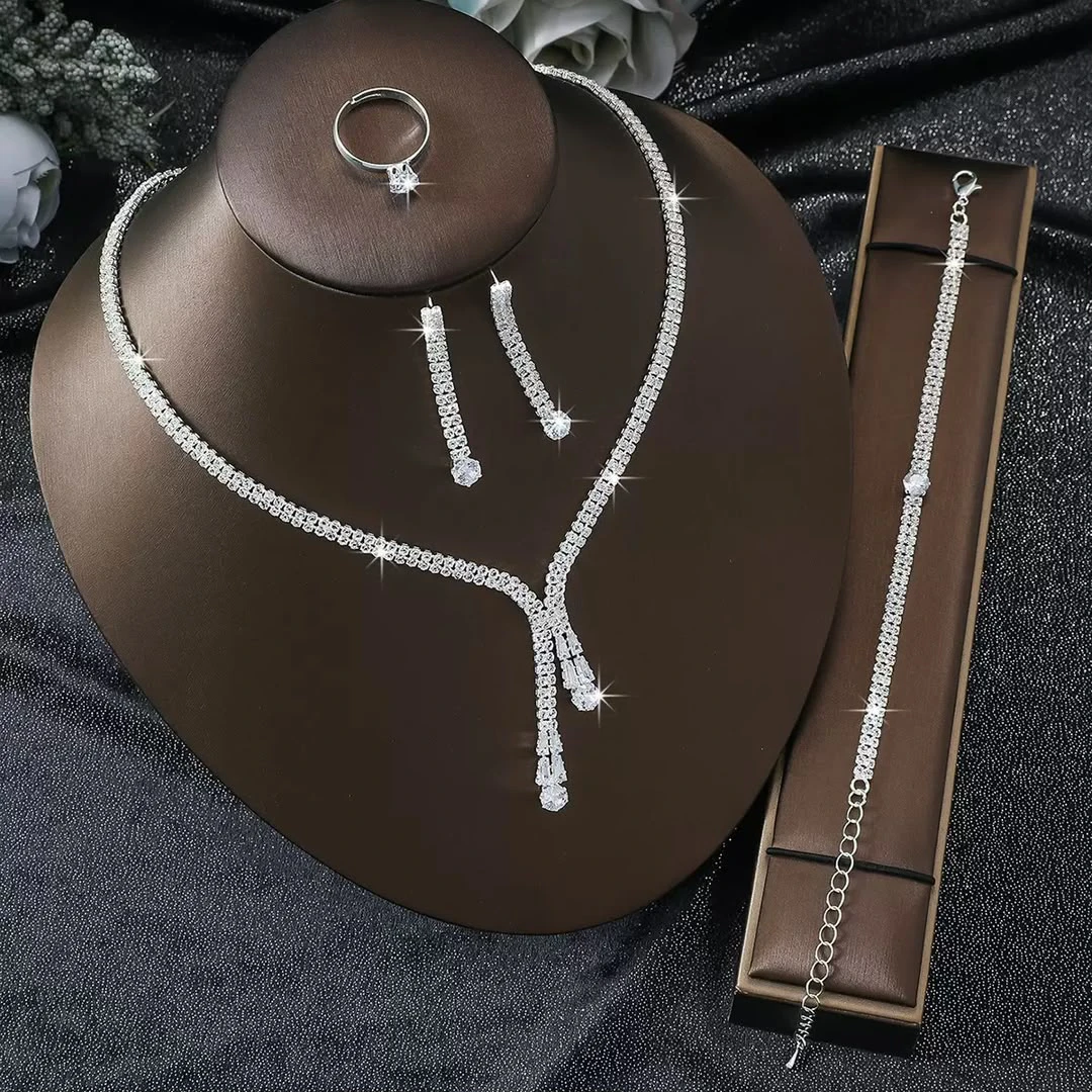 Four -piece set of simple clavicle chain