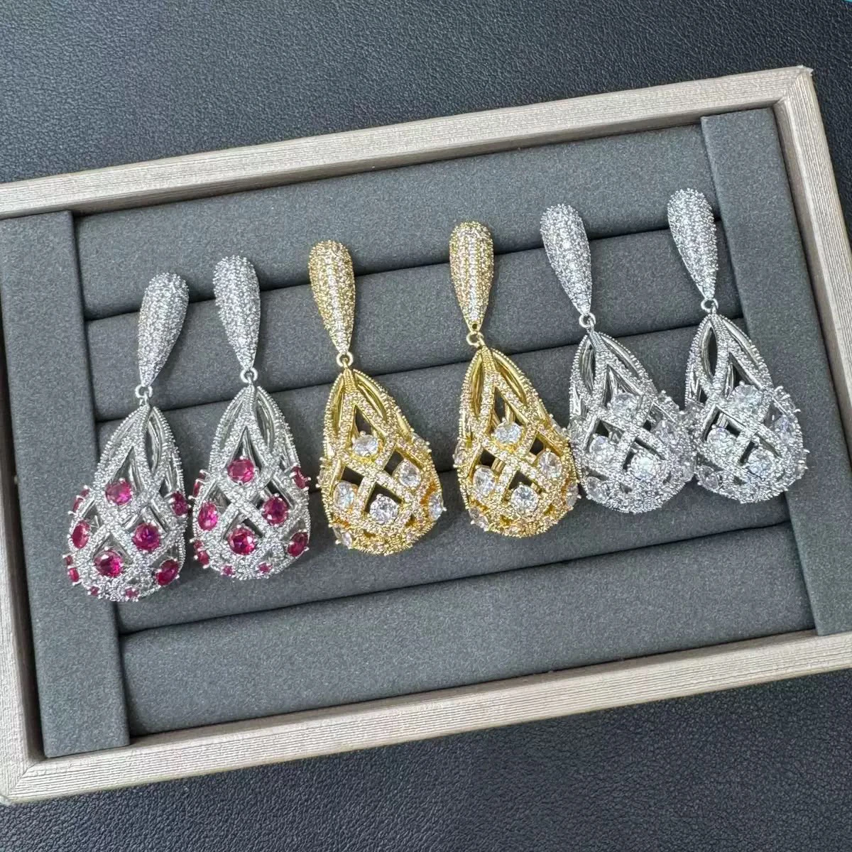 Light luxury and elegant earrings