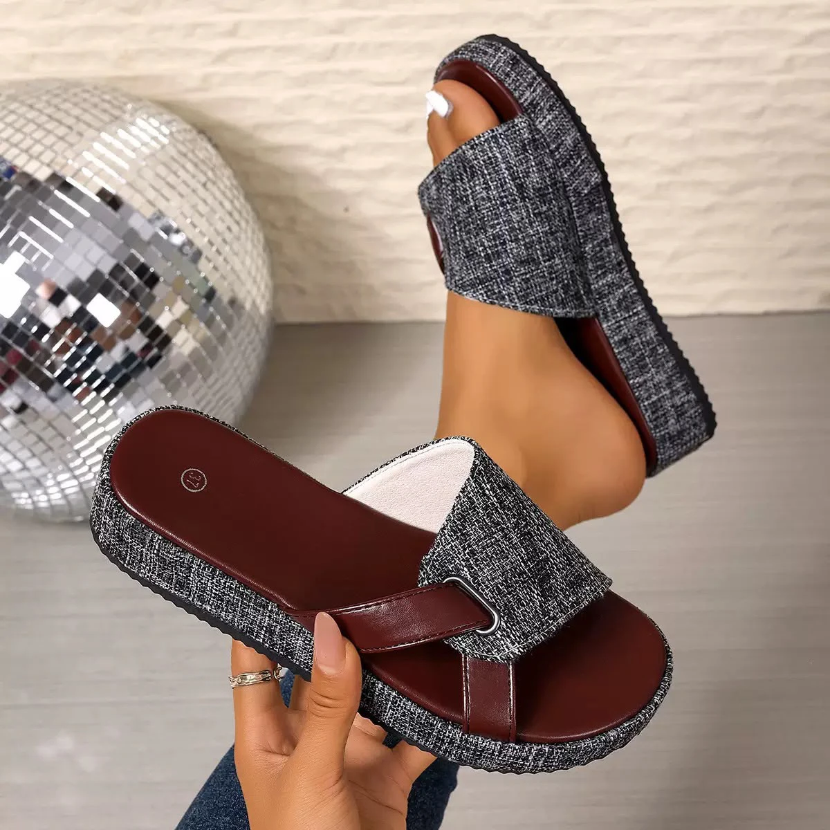 New thick female slippers thumbnail