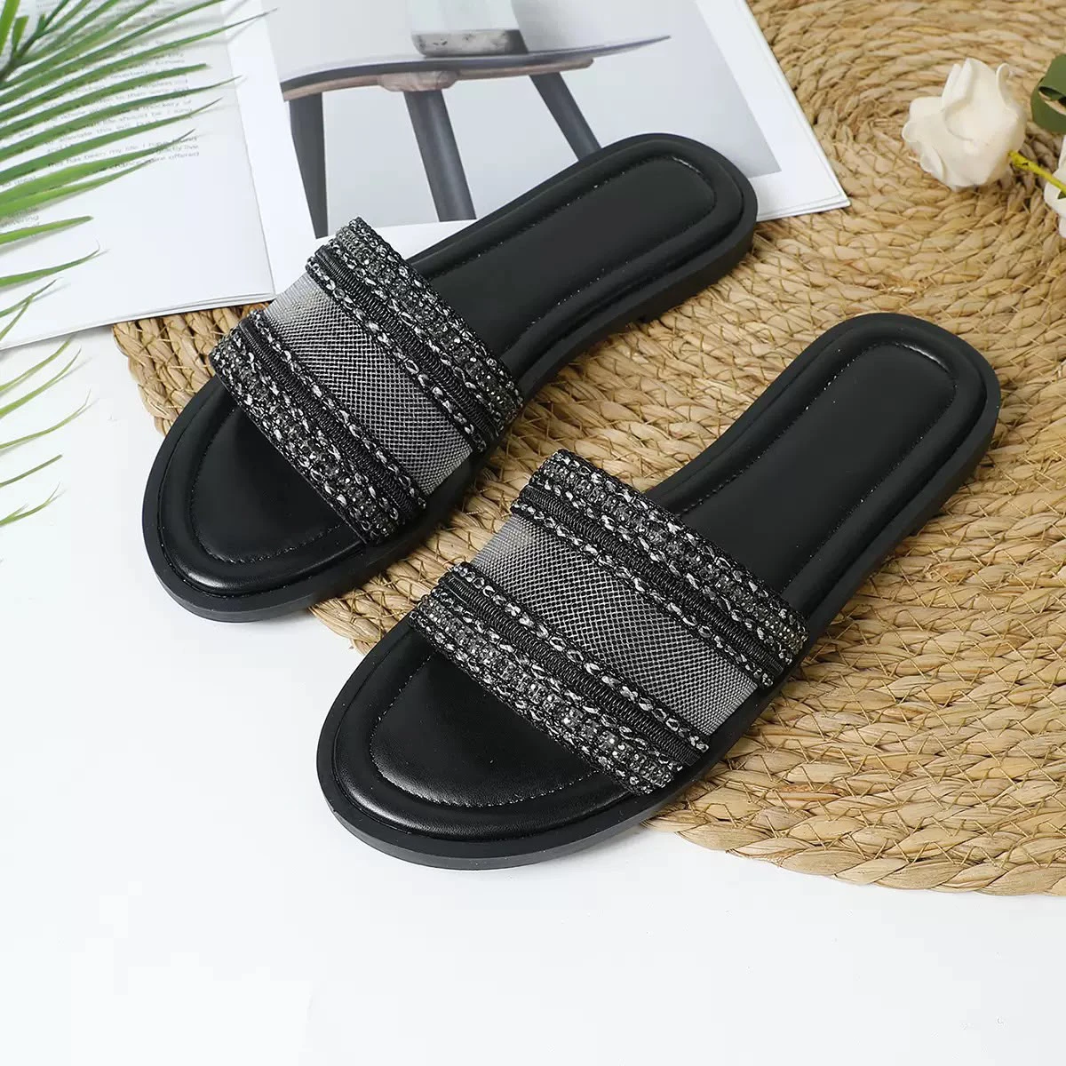 Flat slippers
