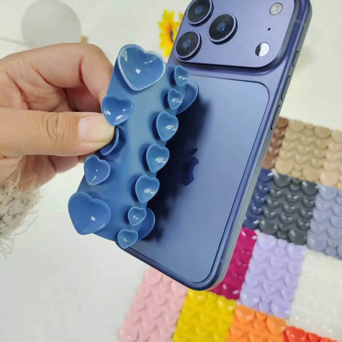 Silicone phone case, single-sided suction cup thumbnail