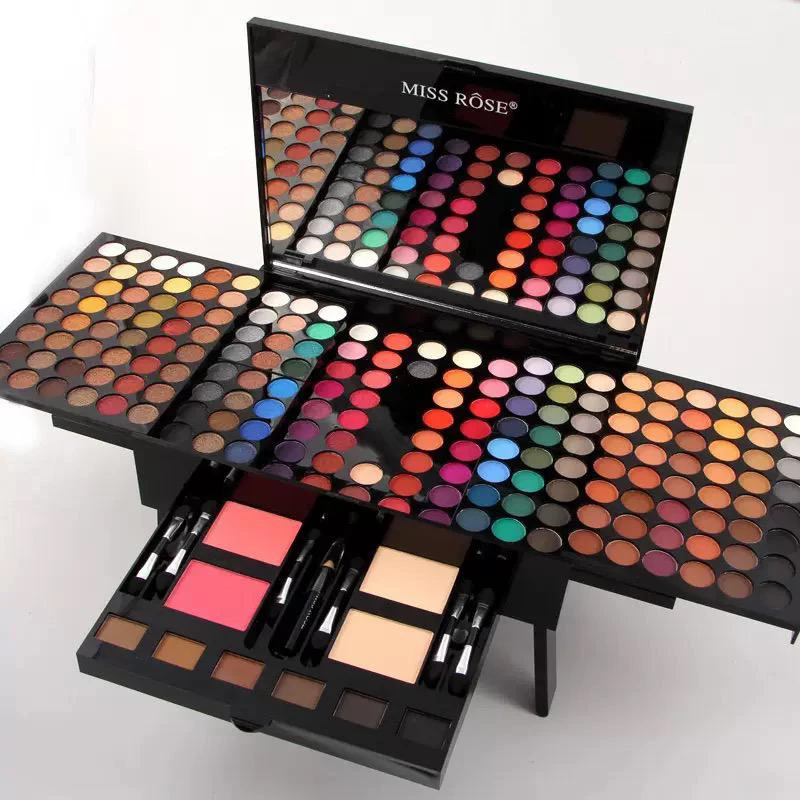 Women's eye shadow and blush set