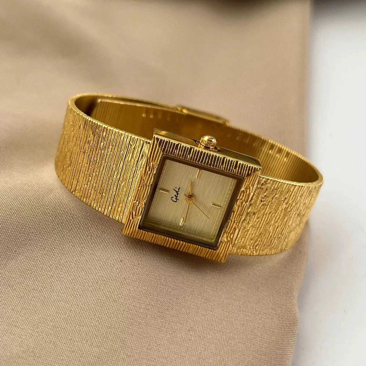 Strip -scale watch fit for women thumbnail