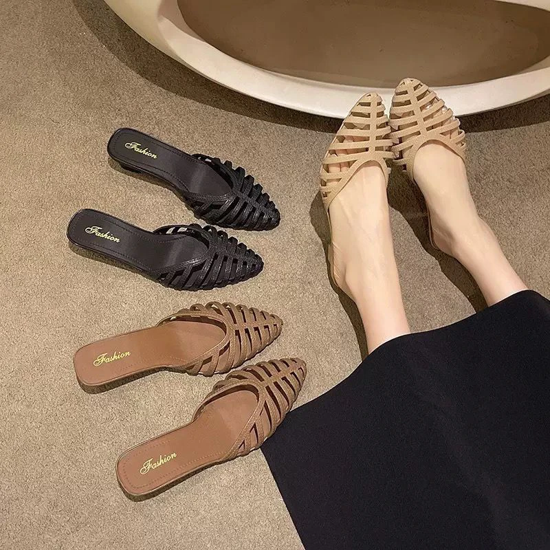 Pointed toe flat shoes