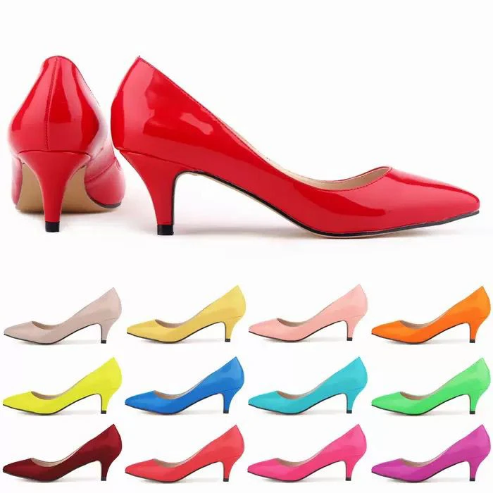 Fashionable pointed women's shoes