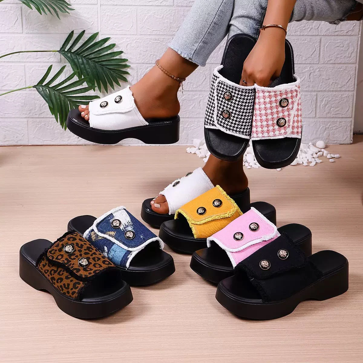 Wedge -heeled soled slippers