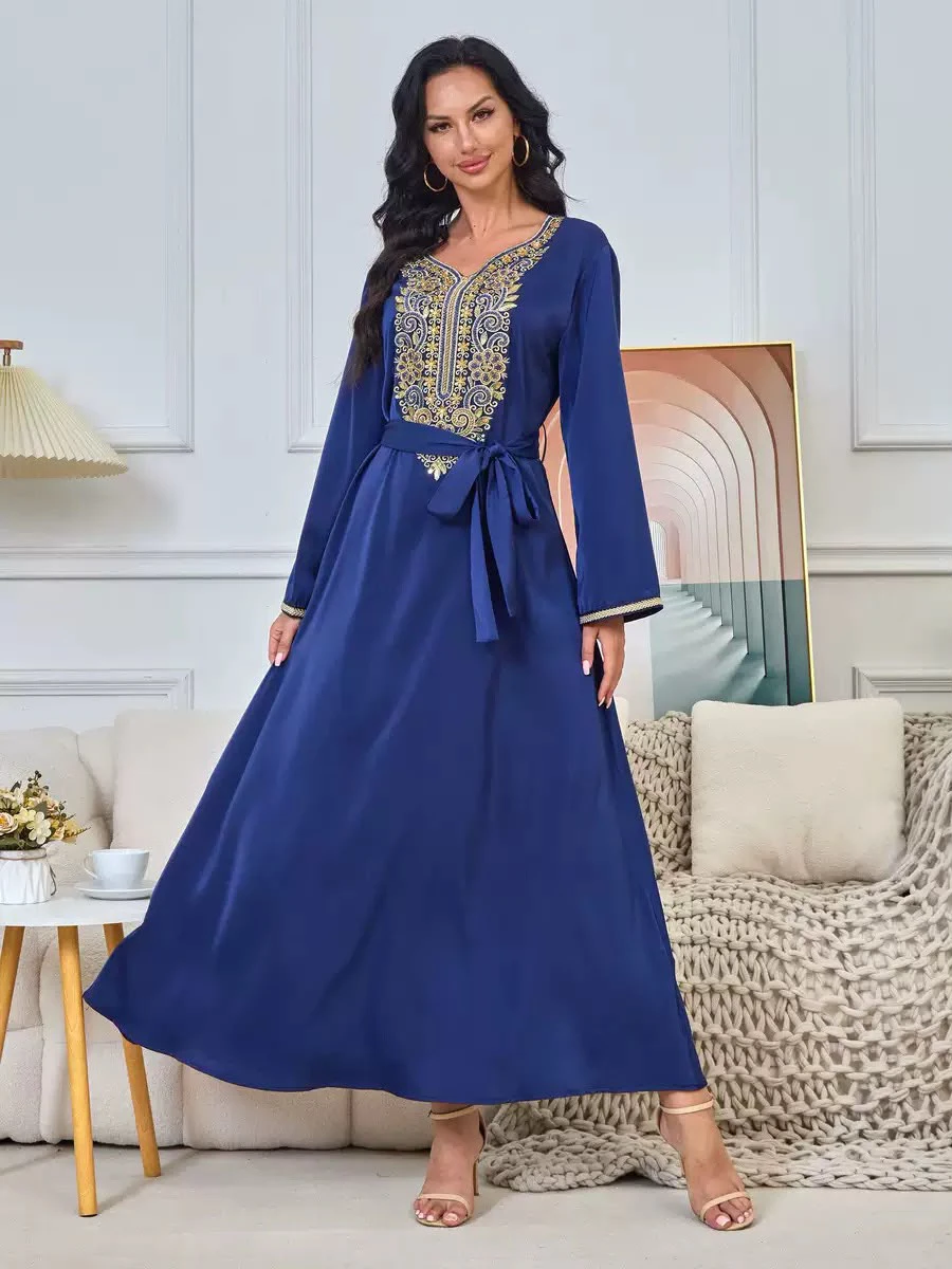 Elegant Long Dress with Solid Color Collar and Rhinestone Embellishments